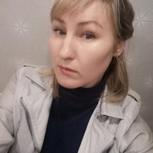 Девушки в Ижевске: Ирина, 37 - ищет парня из Ижевска