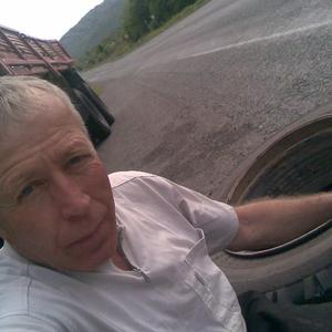 Анаеолий, 67 лет, Владивосток