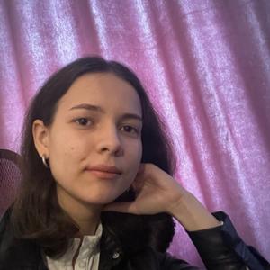 Девушки в Саратове: Ольга, 19 - ищет парня из Саратова
