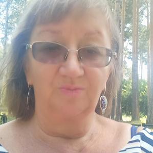 Девушки в Томске: Лариса, 64 - ищет парня из Томска