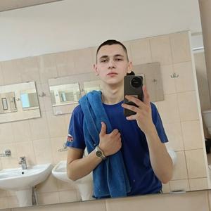 Парни в Екатеринбурге: Станислав, 18 - ищет девушку из Екатеринбурга