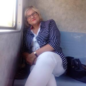 Людмила, 69 лет, Волхов
