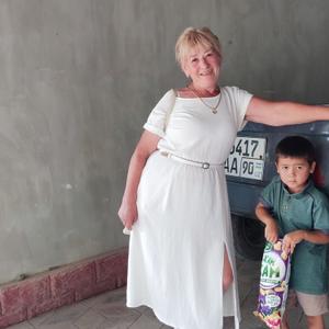 Девушки в Ижевске: Фатима, 60 - ищет парня из Ижевска