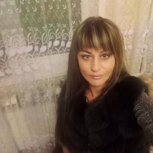 Девушки в Волгограде: Лена Иванова, 23 - ищет парня из Волгограда