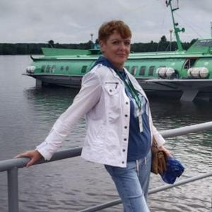 Девушки в Пскове: Елена, 56 - ищет парня из Пскова