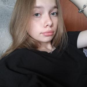 Девушки в Ижевске: Сашенька, 23 - ищет парня из Ижевска