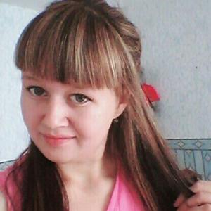 Девушки в Ангарске: Alena, 22 - ищет парня из Ангарска
