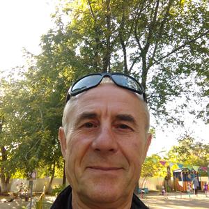 Валерий, 63 года, Саратов