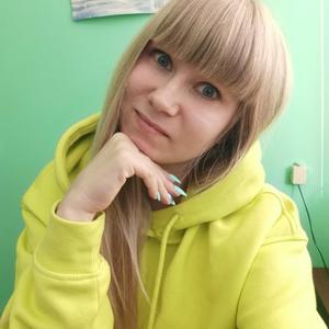 Карина, 28 лет, Саратов