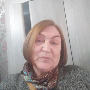 Девушки в Омске: Елена, 64 - ищет парня из Омска