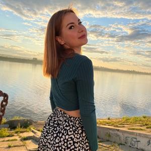 Девушки в Томске: Эля, 20 - ищет парня из Томска