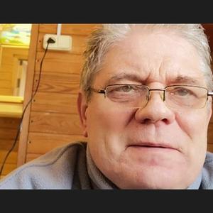 Парни в Гатчине: Виктор, 69 - ищет девушку из Гатчины