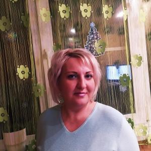 Девушки в Гатчине: Елена, 45 - ищет парня из Гатчины