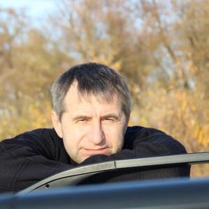 Виктор, 58 лет, Новолуговое