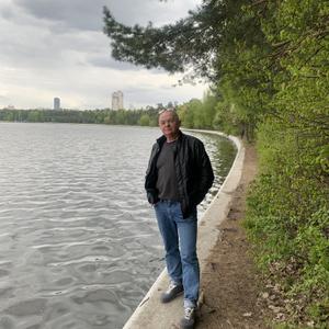 Василий, 62 года, Москва