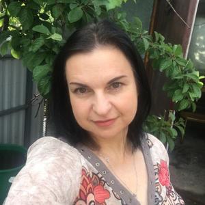 Девушки в Туапсе: Оксана Калинина, 53 - ищет парня из Туапсе