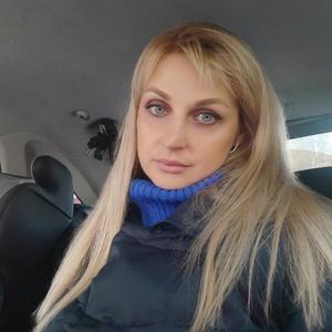 Девушки в Саратове: Светлана, 36 - ищет парня из Саратова