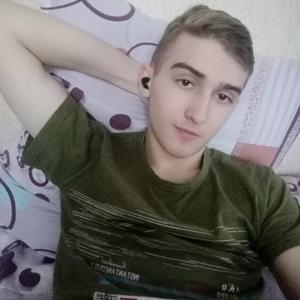 Максим, 22 года, Омск