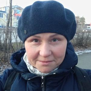 Девушки в Томске: Людмила, 43 - ищет парня из Томска