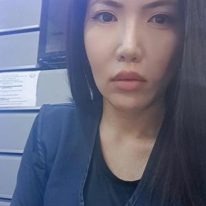 Үйде шешініп жатқан жетілген әйелдің суреті Ескі достардың кездесуі туралы онлайн порно видеоны қараңыз