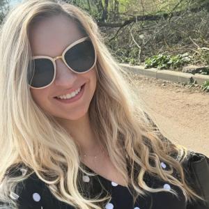 Орыс анамның достары порно Әйелі демалыста трахается видео