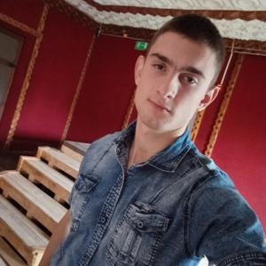 Анатолий, 24 года, Жодино