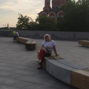 Девушки в Волгограде: Елена, 59 - ищет парня из Волгограда