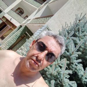 Олег, 50 лет, Свободный