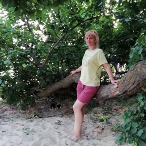 Девушки в Волгодонске: Аля, 45 - ищет парня из Волгодонска
