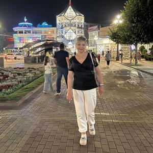 Девушки в Ессентуках: Алена, 54 - ищет парня из Ессентуков