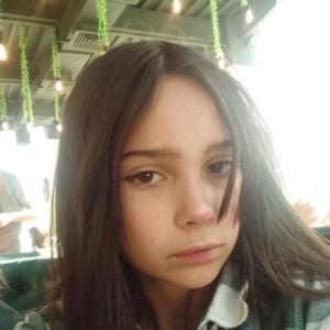 Девушки в Петропавловске-Камчатском: Соня, 18 - ищет парня из Петропавловска-Камчатского