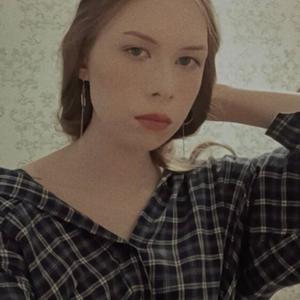 Девушки в Омске: Елена, 21 - ищет парня из Омска