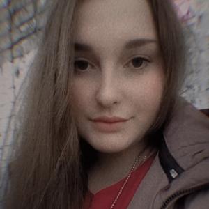 Девушки в Лениногорске: Эльвина, 22 - ищет парня из Лениногорска