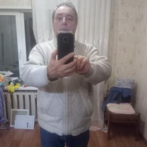 Парни в Томске: Виталий, 60 - ищет девушку из Томска
