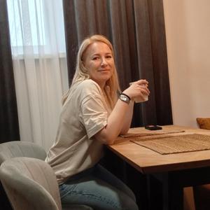 Девушки в Калининграде: Асия, 44 - ищет парня из Калининграда