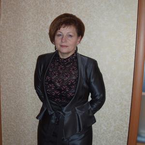 Девушки в Северодвинске: Елена Комаровская, 69 - ищет парня из Северодвинска