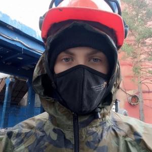 Парни в Новочебоксарске: Максим Кравченко, 21 - ищет девушку из Новочебоксарска