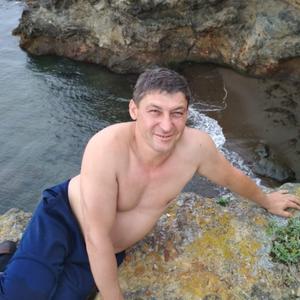Андрей, 47 лет, Углегорск