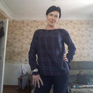 Девушки в Волгодонске: Елена, 44 - ищет парня из Волгодонска