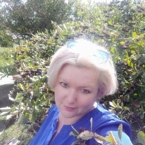 Девушки в Петрозаводске: Елена, 45 - ищет парня из Петрозаводска