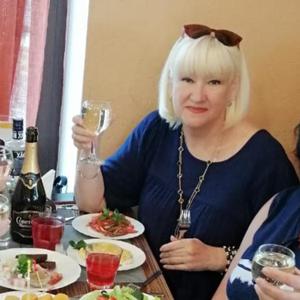 Девушки в Северске: Наталья, 65 - ищет парня из Северска