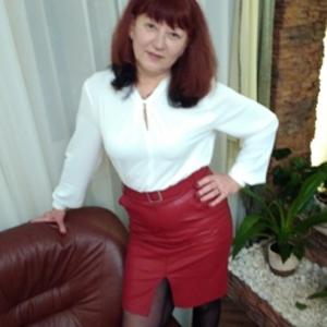 Девушки в Азове: Людмила, 57 - ищет парня из Азова