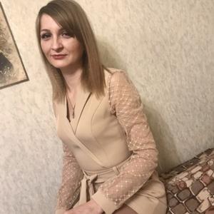 Девушки в Каменск-Уральский: Вера, 34 - ищет парня из Каменск-Уральский