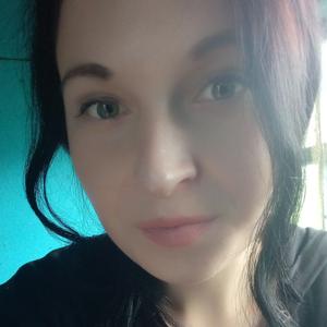 Девушки в Омске: Эля, 24 - ищет парня из Омска