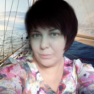 Девушки в Владивостоке: Екатерина, 48 - ищет парня из Владивостока