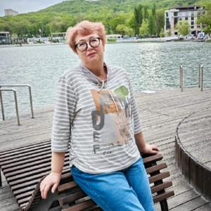 Девушки в Новомосковске: Ирина, 55 - ищет парня из Новомосковска