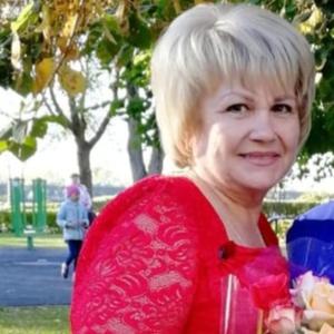 Девушки в Волгограде: Анна, 57 - ищет парня из Волгограда