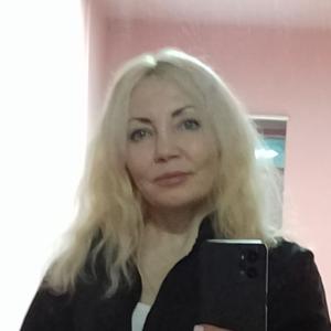 Девушки в Нижний Новгороде: Алиса, 51 - ищет парня из Нижний Новгорода