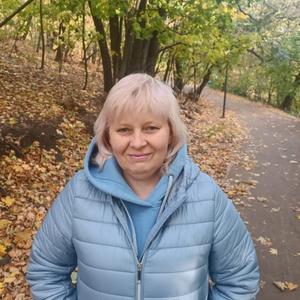 Девушки в Саратове: Наталия, 51 - ищет парня из Саратова