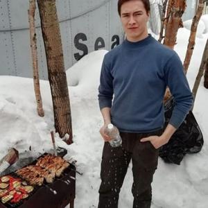 Рустам, 25 лет, Нижневартовск